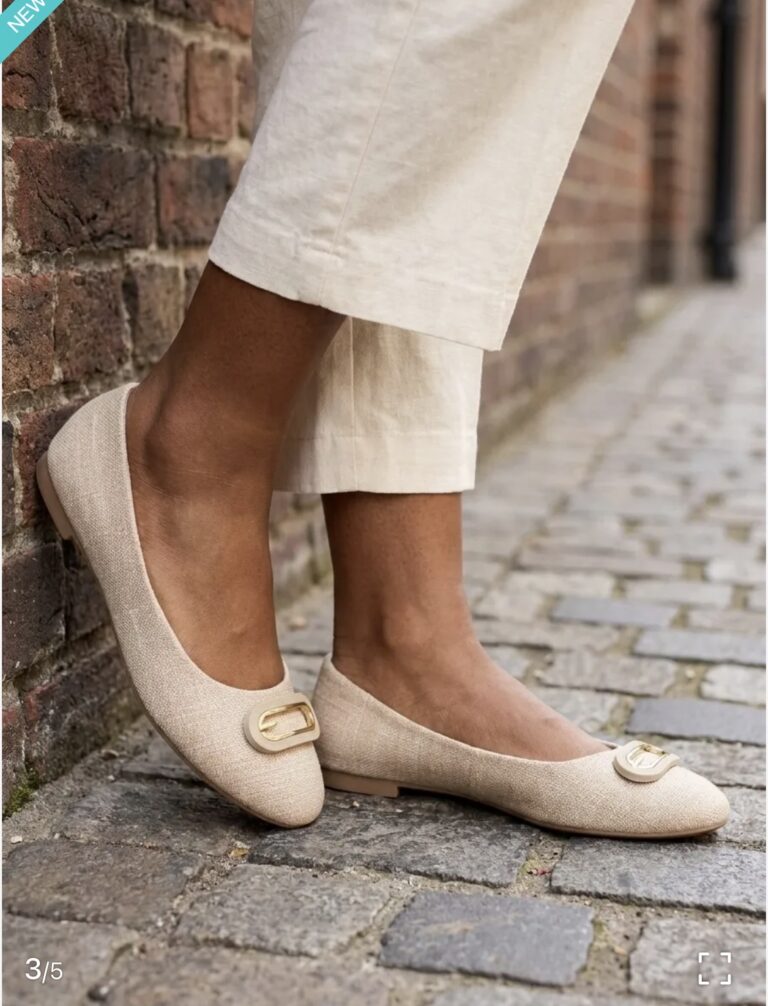 Dames ballerina met gesp grote maten in beige