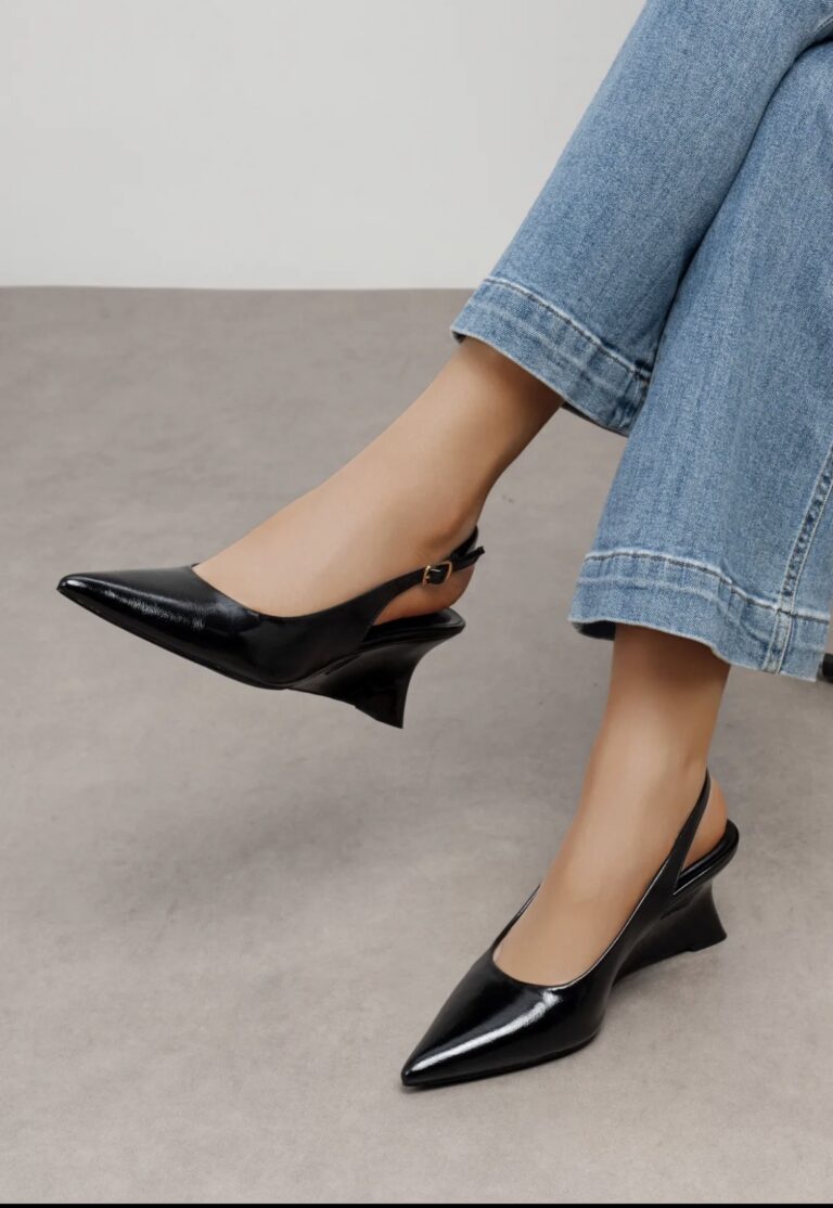 Sleehak slingback mat lak zwart
